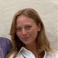 I'm thrilled to announce that I've been accepted into the easyJet Business  Management Graduate Scheme, beginning September 2024! 🚀 Embarking