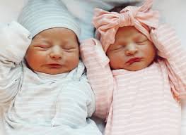 Utah County sisters give birth to babies