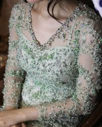 Berdasarkan penggolongannya, macam macam majas atau gaya bahasa kiasan terbagi menjadi empat kategori diantaranya, majas perbandingan contoh majas asosiasi : 10 Detail Hiasan Kebaya Yang Bikin Cantik Tampilannya Bilang Penjahitmu Mau Aplikasi Yang Mana