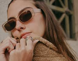 Modelo Femenina Proyectos :: Photos, videos, logos, illustrations and  branding :: Behance