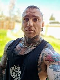 Lee Weinberg's Instagram, Twitter & Facebook