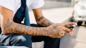 Dwayne 'the rock' johnson gets a tattoo of a bull, which he says is his icon because of the many things it means. The Rock Prasentiert Sein Neues Tattoo Nichts Fur Schwache Nerven