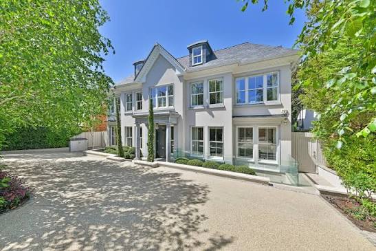 Just listed! £5m modern mansion in Kent 📍Sevenoaks, Kent 4 Bedrooms | 4  Bathrooms Nestled in the serene and sought-after village of Halstead, this  architecturally designed single-storey property on Otford Lane is