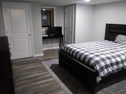 35 simple summer decorating ideas. Simple Master Bedroom With Grey Laminate Flooring