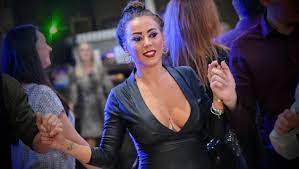 Larisa andreea iordache (romanian pronunciation: Larisa Fosta SoÈ›ie A Lui Marian DrÄƒgulescu A Trecut Peste BÄƒtÄƒile Pe Care Le Indura De La Gimnast Ce UrmeazÄƒ SÄƒ FacÄƒ In Acest Weekend Impact