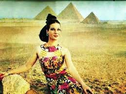 البداية كانت بنشرها صورا لنفسها بالأبيض والأسود بالزي المصري فانهالت عليها تعليقات المتابعين تطري على جمالها وتشببها بالفنانة الراحلة زبيدة ثروت. 30 ØµÙˆØ±Ø© ØªØ±ØµØ¯ Ù…Ø´ÙˆØ§Ø± Ø§Ù„Ù†Ø¬Ù…Ø© Ø²Ø¨ÙŠØ¯Ø© Ø«Ø±ÙˆØª Ø¨ÙŠÙ†Ù‡Ø§ ØµÙˆØ± Ù†Ø§Ø¯Ø±Ø© Ù…ØµØ±Ø§ÙˆÙ‰