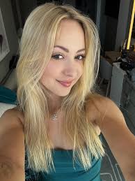 Hi everyone! My name is Erin and I will be doing the DCP from 09/03-02/06.  I am looking for a possible roommate/friends/Universal and HHN buddies!  Feel free to comment below or DM