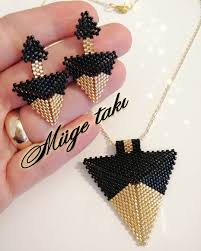 Aros Con Mostacillas Panosundaki Pin
