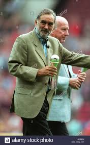 Till death us do part. George Best Manchester United Fc 20 August 2000 Stockfotografie Alamy