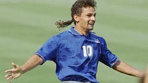 Quando roberto baggio arriva al bologna nell estate 1997, per molti è un campione che ha imboccato il viale del tramonto nonostante lo vogliono ancora molte squadre (anche straniere come barcellona e aston villa). Sportmob Facts About Roberto Baggio The Divine Ponytail
