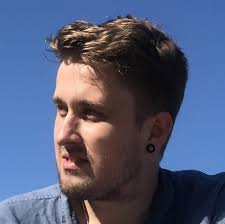 Lidt om mig: Hej! Jeg hedder Peter Skriver. Jeg er 27 år gammel og arbejder  som socialrådgiver i Herlev Kommune. Jeg blev færdiguddannet med min  professionsbachelor i juni 2024 og har siden