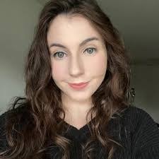 Danielle Lindquist's Instagram, Twitter & Facebook