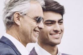 Andrea bocelli sings nessun dorma pavarotti tribute as 350 million watch worldwide. Andrea Bocelli Mit Seinem Sohn Ein Einzigartiges Duett Der Sohn Erbte Nicht Nur Eine Schone Stimme Uberalles