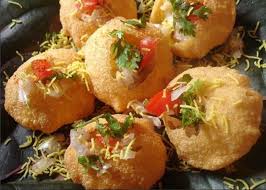 Se decidi di andare in un ristorante indiano e sei confusa e indecisa su cosa ordinare, ecco la nostra piccola guida con 10 cibi indiani tipici, dagli antipasti al dolce. Cucina Indiana I Nostri Piatti Preferiti Una Guida Assolutamente Personale