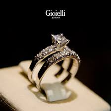 Fabricación y diseño a medida de anillos de compromiso y argollas de matrimonio en estilos clásico y contemporáneo. Argolla Pisa Argolla Con Diamantes Gioielli Joyeros