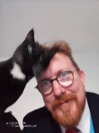 Kedimin kafamı nazikçe ona sürttüğümde hoşlandığını ve mırıldandığını yeni  öğrendim : r/cats