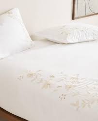 Ogni completo letto bassetti è in grado di vestire con stile e comfort la tua camera da letto; Biancheria Da Letto Le Nuove Collezioni