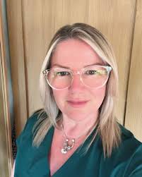 I got new specs! 🤓 They're quite different from the ones I usually choose,  so I'm still getting used to them and feeling a bit self-conscious. I've  been told they suit me,