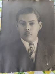 Hello. Can someone please help me restore this photo?