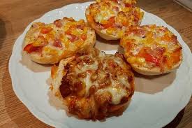 Die Besten Pizzabrotchen Aller Zeiten Von Zwergenmuomi Chefkoch Pizzabrotchen Fingerfood Rezepte Rezepte