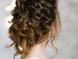Bridal hairstyles for short hair include romantic updos, glamorous old hollywood curls and unique hair accessories (headbands, barrettes and flower crowns), as seen in some of our favorite short wedding hair 'dos. 50 Easy Wedding Hairstyles For Little Girls