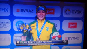 A boxeadora se tornou a primeira brasileira a chegar a uma final de olímpiada, superando a marca de adriana araújo. Podio De Bia Ferreira No Mundial De Boxe Da Russia Youtube