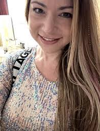 Lisa Sage's Instagram, Twitter & Facebook