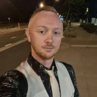 90+ “Mike Saunders” profil