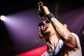 Linkin Park Frontman Chester Bennington Dies At 41 Vox