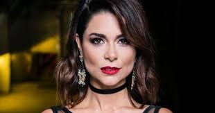 Está saliendo con su cerrajero. Antonella Rios