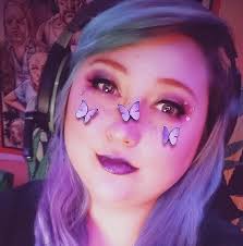 Do others eat pickles while eating popcorn?