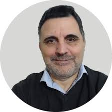 La vida me golpeó muy fuerte, con la partida de mi señora de 47 años y con  una niña que cuidar de 11 que tanto la necesitaba, pero no llegó a contar