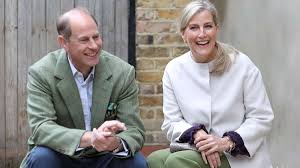 He came off whatsapp because he did not want to share his feelings with many. Prinz Edward Grafin Sophie Witze Uber Skandaloses Oprah Interview