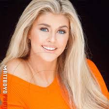 Savannah Stevens's Instagram, Twitter & Facebook