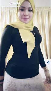 Pin By G L Bloomfield On Hijab Beauty Beautiful Muslim Women Fashion Muslim Women