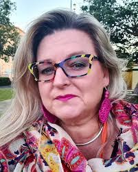 Becky Fulton's Instagram, Twitter & Facebook