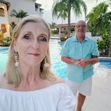 We arrive next week and cant wait, can anyone recommend a taxi service to  take us around the island and maybe to Hunters gardens too , thank you x  can anyone give