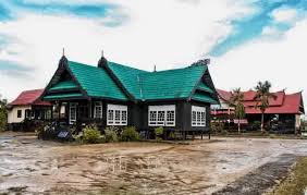 Atap model ini sering disebut atap pelana. Rumah Adat Kalimantan Utara Rumah Murah Samarinda