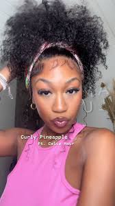 Fineapple season 😏🍍? I love this style with curly hair !
