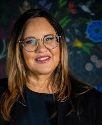 Island Arts Magazine‎