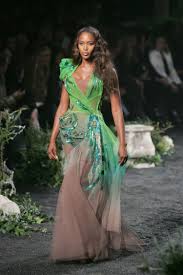 Naomi campbell is one of the most influential supermodels from the '90s, and a trailblazer for representation of black talent in fashion. Naomi Campbell S Runway Evolution Naomi Campbell 90s Runway Photos