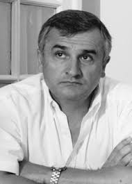 Para poder comunicarse sin espías Argentina perdió un dinosaurio