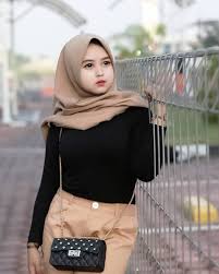 Shyness is my crown model pakaian hijab wanita model pakaian. D I A N A G U S T I N Di Instagram Seperti Bersatu Namun Terpisah Seperti Merindu Namun Tak Bersama Inspirasi Fashion Hijab Casual Hijab Outfit Hijab Chic