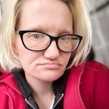 Debra Hecht's Instagram, Twitter & Facebook