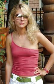 Pin Auf Bra Less Is Beautiful