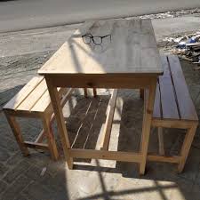 Nah, kayu akasia ini ternyata juga banyak dipakai para pengrajin mebel untuk membuat beragam produk, mulai dari kursi, meja, pintu, dan sebagainya.karakter akasia yang secara tampilan mirip dengan kayu jati serta teksturnya yang sangat kuat membuat kayu ini masuk daftar sebagai salah satu kayu yang banyak diburu. Jual Murah Meja Dan Kursi Kayu Restoran Polosan Shopee Indonesia