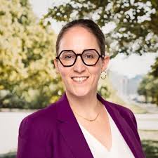 Paula D'Hondt was de eerste Koninklijk Commissaris voor het  Migrantenbeleid. Eind jaren '80 zette ze als eerste belangrijke stappen  naar een echt integratiebeleid voor nieuwkomers. Dank voor je gedrevenheid, Paula.  Rust in