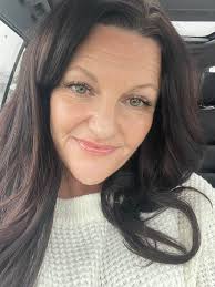 Hi! I'm a local New England mom and have a little passion project where I  share the best shopping deals, fun style finds, and everyday mom life. If  that's of interest, I'd