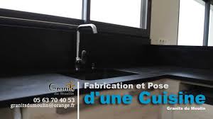 De La Realisation A La Pose D Un Plan En Granit Noir Fin Effet Cuir Par Granit Du Moulin Tarn 81 Youtube