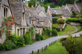 Photographs of houses through history. 28 Villages Pittoresques A Visiter Absolument Arlington Row Stone Cottages Old Houses
